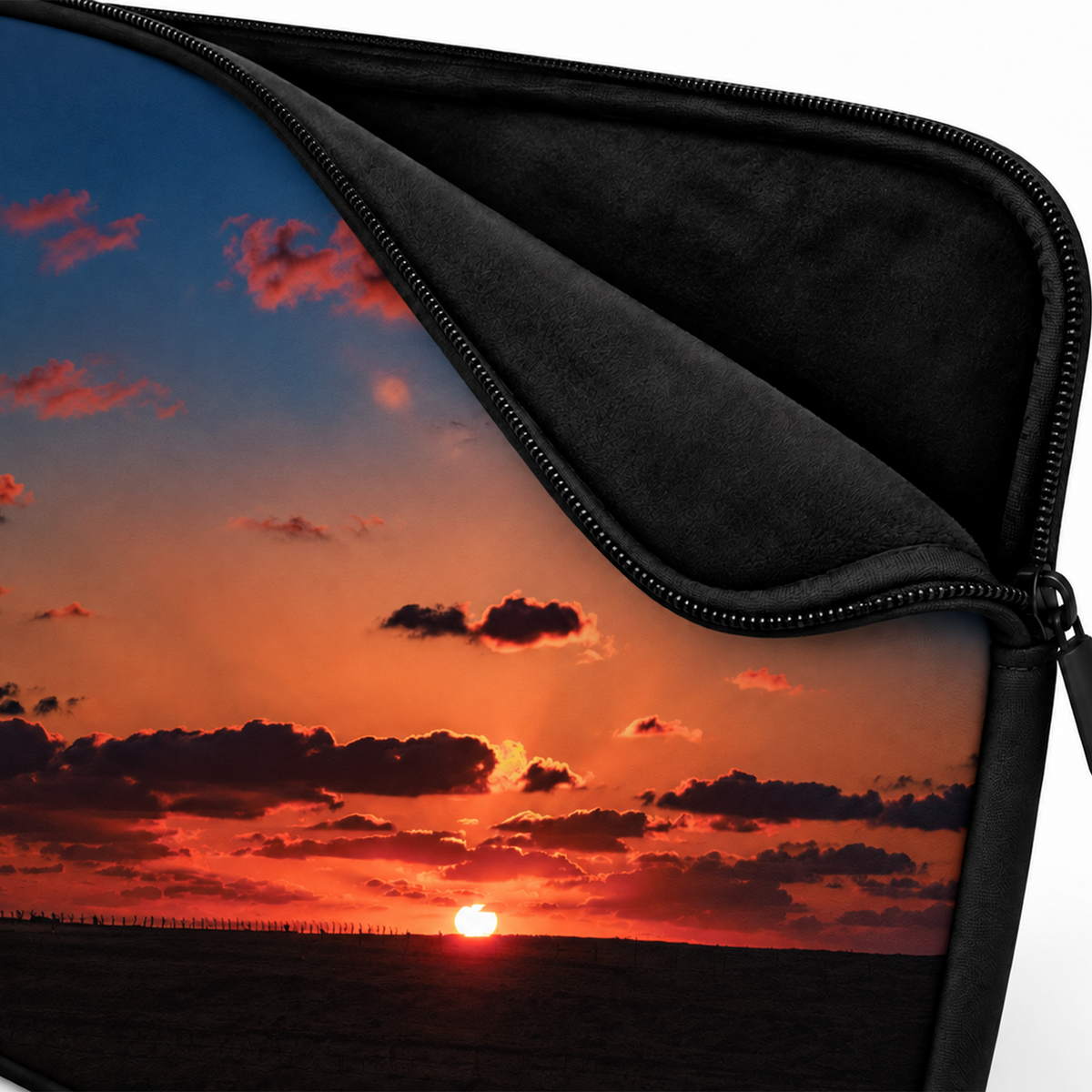 Chaising the last light | Laptop Sleeve